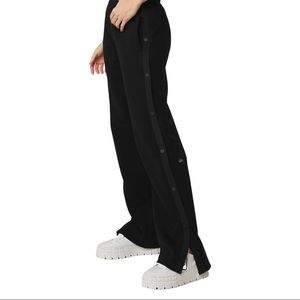 Alo Yoga Courtside Tearaway Snap Black Pants Size Medium